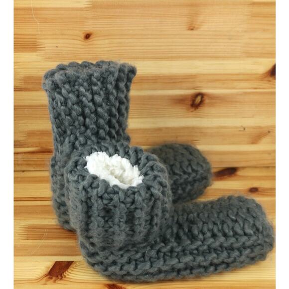 NEW Lemon Legwear Womens Small Hand Cable Knit Slipper Socks Sherpa Lining Gray - Picture 3 of 4